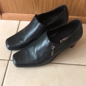 Aerosels black leather shoe